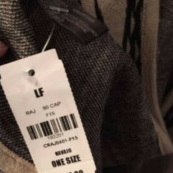 LF Bohemian Printed Poncho Cape Wrap NWT - Picture 4 of 4